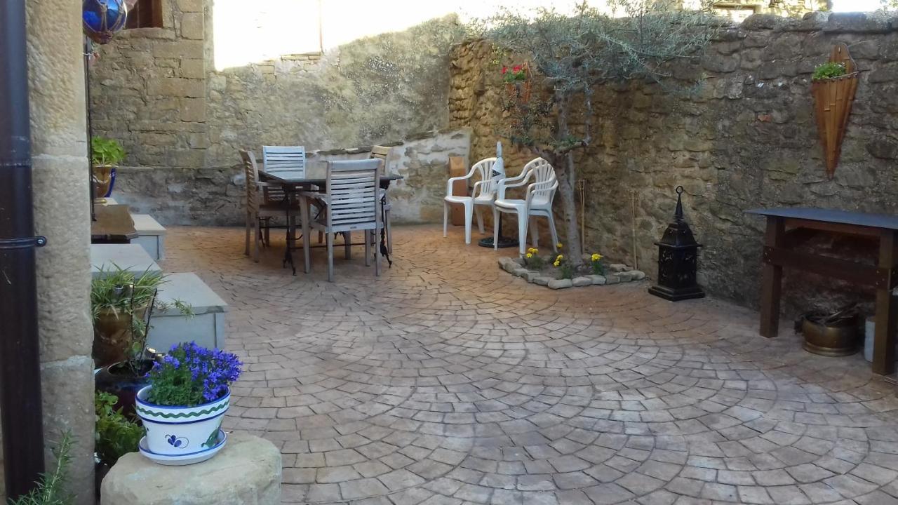 Casa Amparo Bed & Breakfast San Martín de Unx Exterior photo
