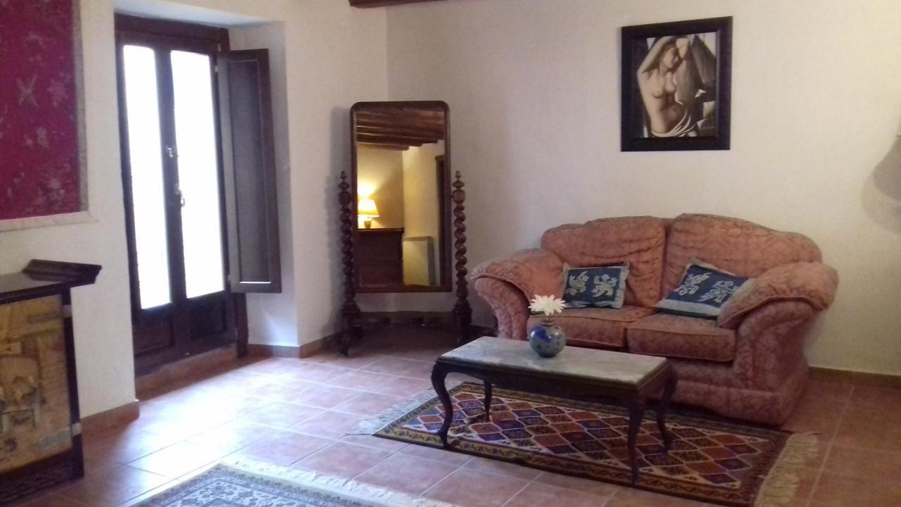 Casa Amparo Bed & Breakfast San Martín de Unx Exterior photo